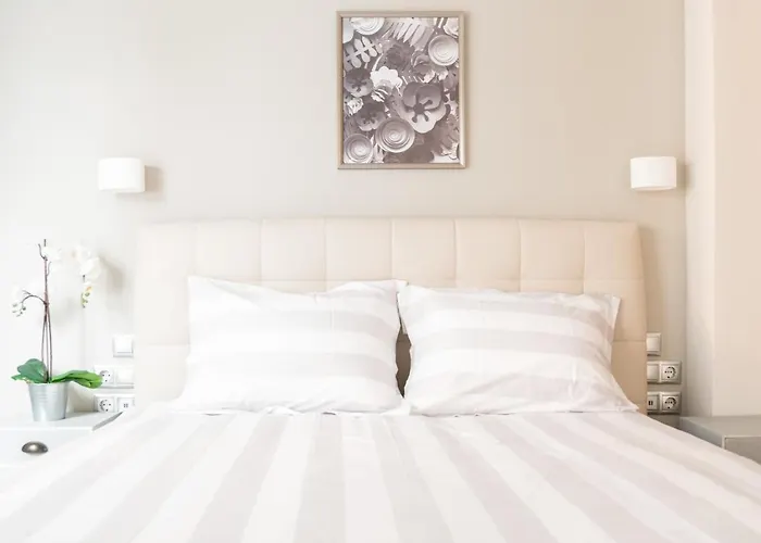 A17 Modern & Cosy 2R Flat Up To 4Ppl Near Parthenon